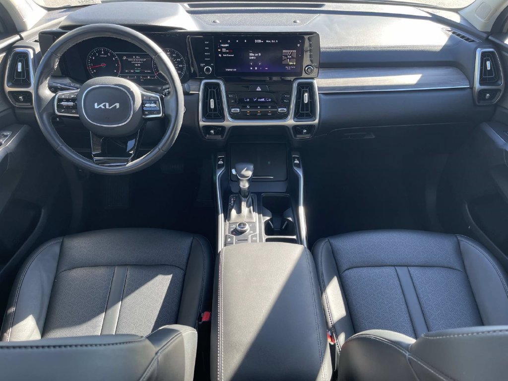 Used 2023 Kia Sorento S w/ Panoramic Sunroof Package AWD/4WD image 16