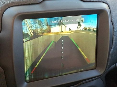 Used 2021 Jeep Renegade Limited image 17