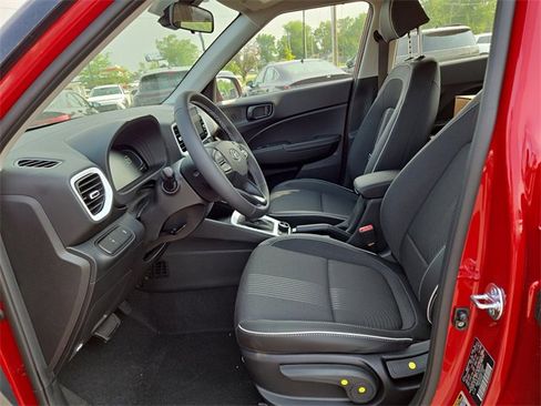 New 2025 Hyundai Venue Limited image 24