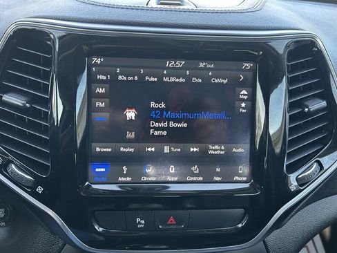 Used 2019 Jeep Cherokee Limited image 20