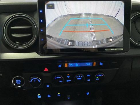Used 2020 Toyota Tacoma TRD Off-Road image 19