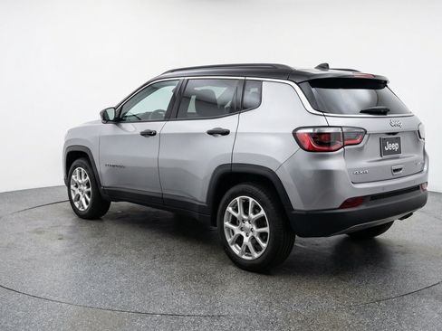 Used 2025 Jeep Compass Limited AWD/4WD image 6