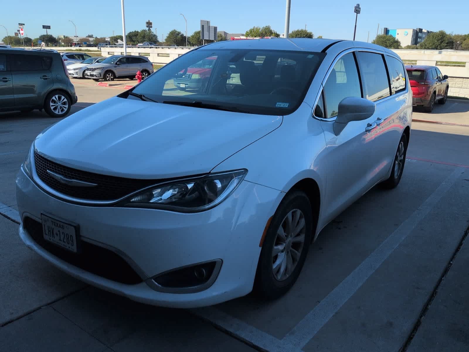 Used 2018 Chrysler Pacifica Touring Plus FWD image 1