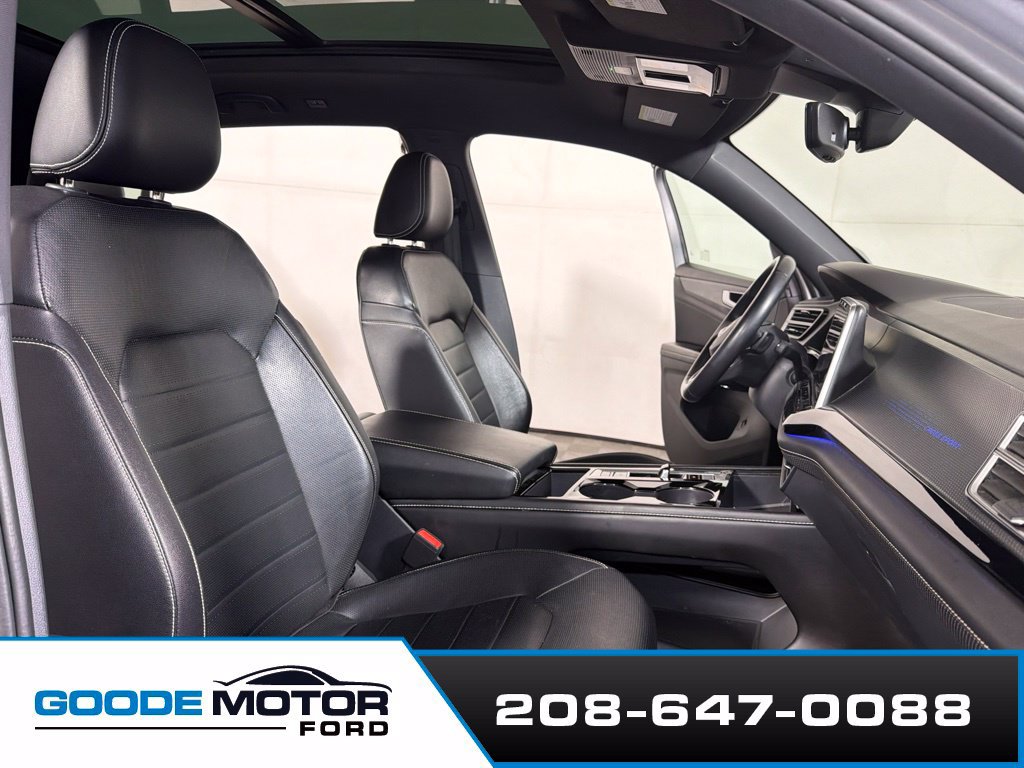 Used 2024 Volkswagen Atlas Cross Sport SEL R-Line AWD/4WD image 23