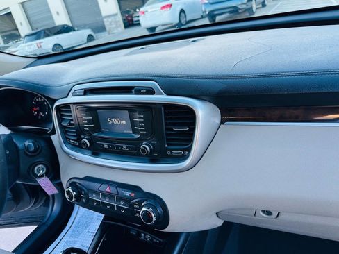 Used 2017 Kia Sorento EX image 22