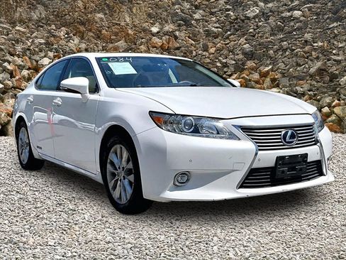 Used 2015 Lexus ES 300h w/ Navigation System Package FWD image 10