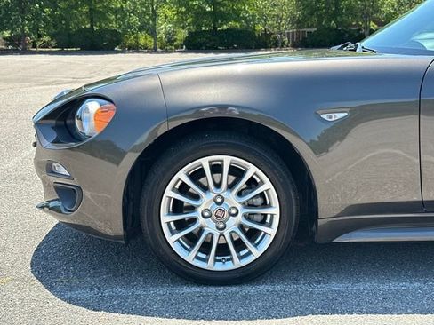 Used 2017 FIAT 124 Spider Classica RWD image 11