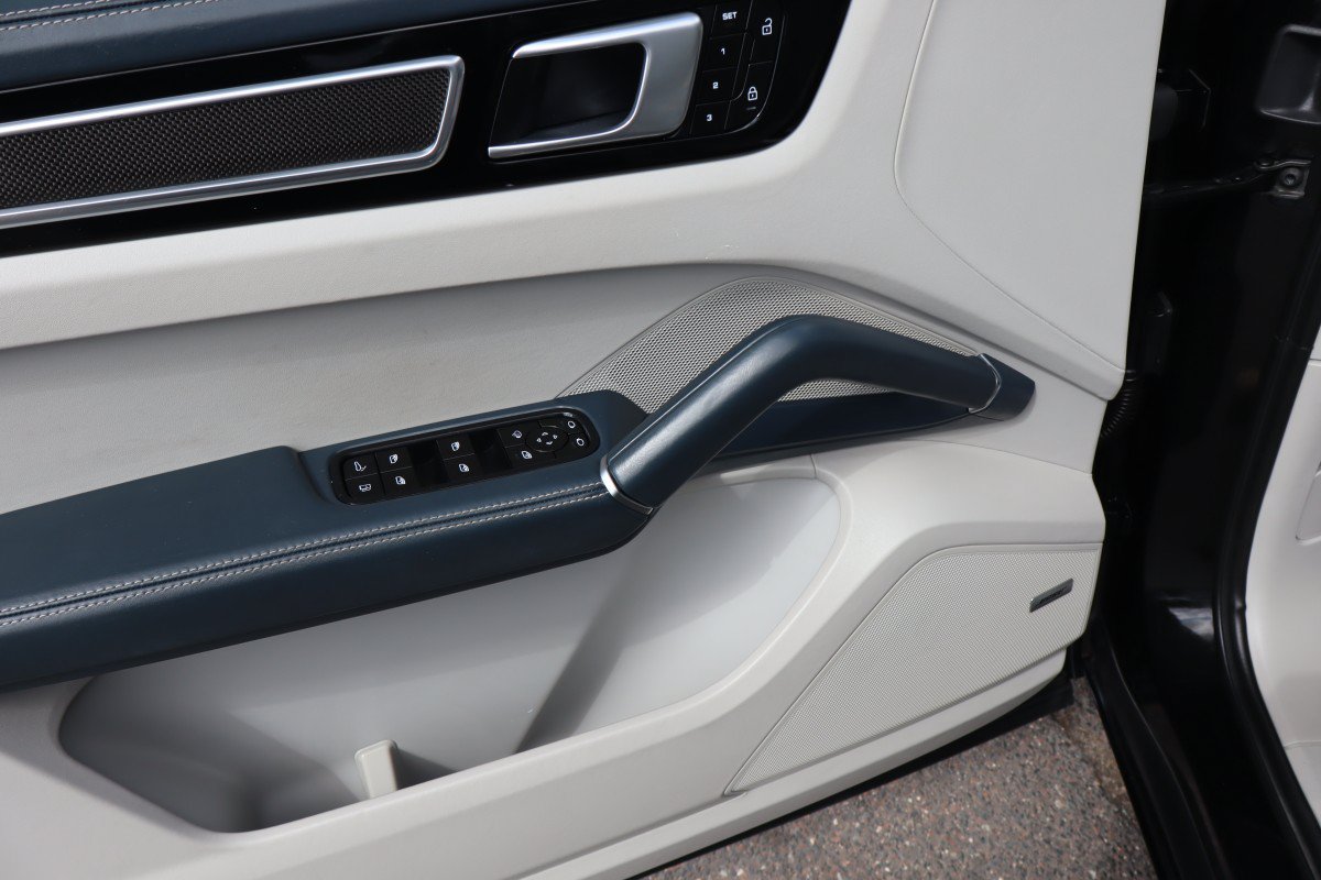 Used 2023 Porsche Cayenne Platinum Edition AWD/4WD image 11