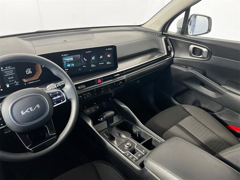 Certified 2024 Kia Sorento LX image 22
