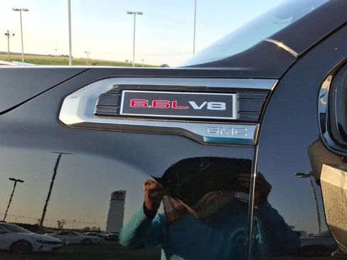 Used 2022 GMC Sierra 2500 AT4 w/ AT4 Premium Plus Package AWD/4WD image 7