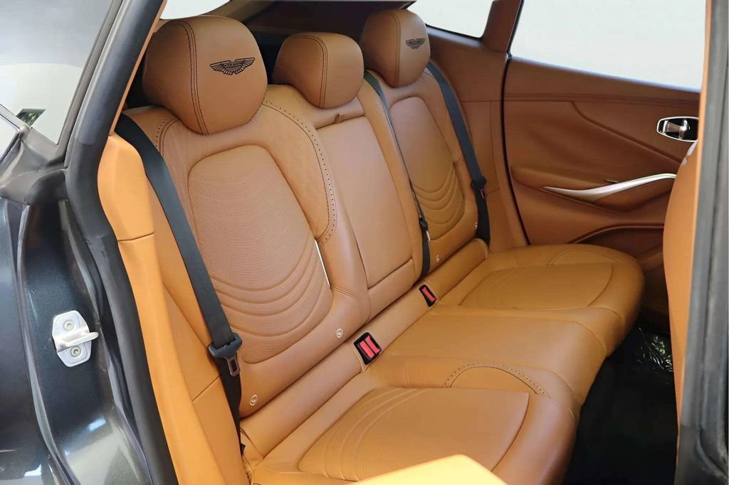 Used 2022 Aston Martin DBX AWD/4WD image 19