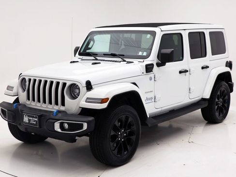 Used 2023 Jeep Wrangler Unlimited Sahara AWD/4WD image 2