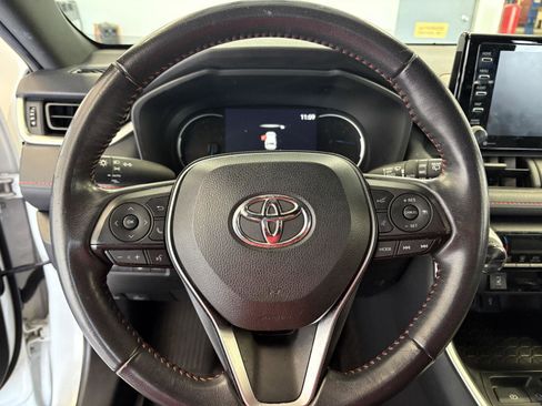 Used 2021 Toyota RAV4 SE w/ Weather & Moonroof Package image 10