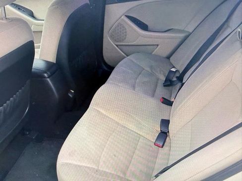 Used 2014 Kia Sedona LX image 2