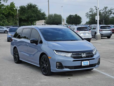 Used 2026 Honda Odyssey Sport-L image 3
