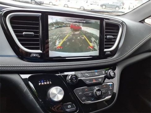 Certified 2021 Chrysler Pacifica Touring-L w/ Uconnect Theater Family Group image 26