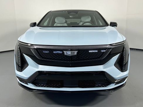 Used 2026 Cadillac Optiq V AWD/4WD image 2