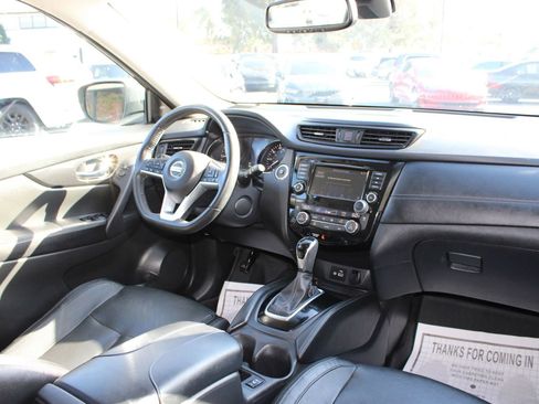 Used 2018 Nissan Rogue SL image 26