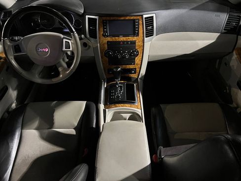 Used 2010 Jeep Grand Cherokee Limited image 40