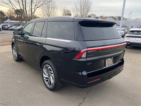 New 2025 Lincoln Navigator Reserve image 28