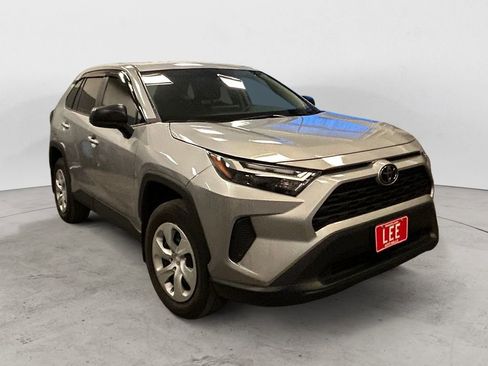 Used 2024 Toyota RAV4 LE AWD/4WD image 7