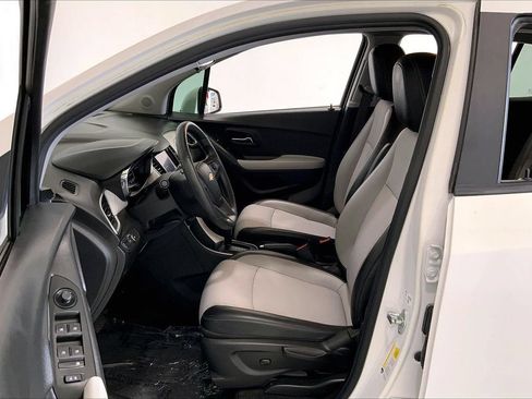Used 2021 Chevrolet Trax LT FWD image 18