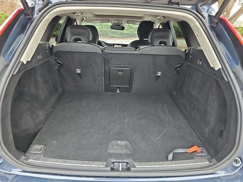 Used 2024 Volvo XC60 B5 Plus image 17