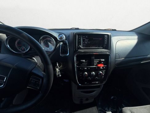 Used 2019 Dodge Grand Caravan SE FWD image 11