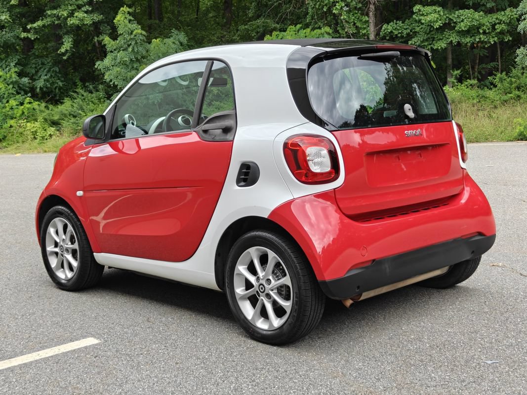 Used 2017 smart fortwo pure RWD image 5