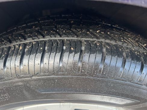 Certified 2024 Kia Carnival LX image 38