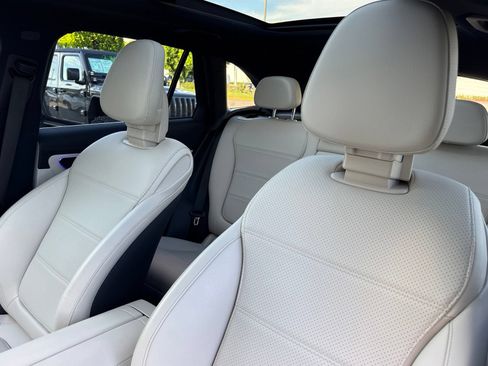 Used 2024 Mercedes-Benz GLC 300 image 27