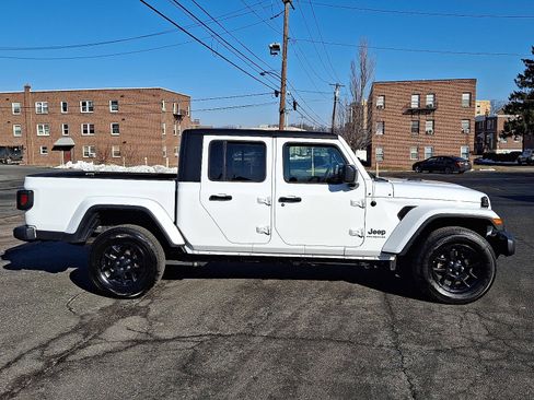 Used 2023 Jeep Gladiator Overland image 7
