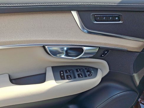 New 2025 Volvo XC90 T8 Core image 8