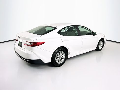 Used 2025 Toyota Camry LE image 9