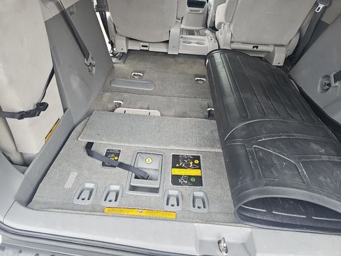 Used 2013 Toyota Sienna LE image 12