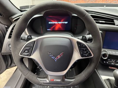 Used 2015 Chevrolet Corvette Z06 w/ 3LZ Preferred Equipment Group RWD image 13