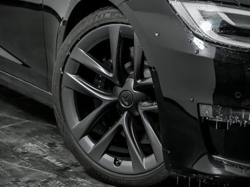 Used 2022 Tesla Model S Plaid image 3