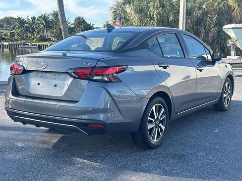 Used 2022 Nissan Versa SV image 5