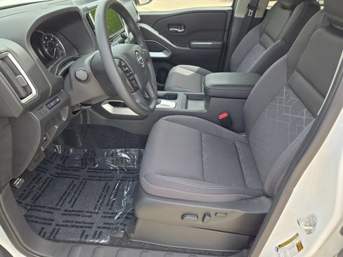 Used 2025 Nissan Frontier SV AWD/4WD image 15
