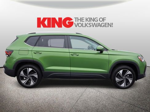 New 2026 Volkswagen Taos SE image 2