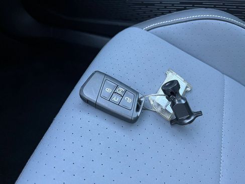 Used 2025 Volkswagen Jetta SE image 22