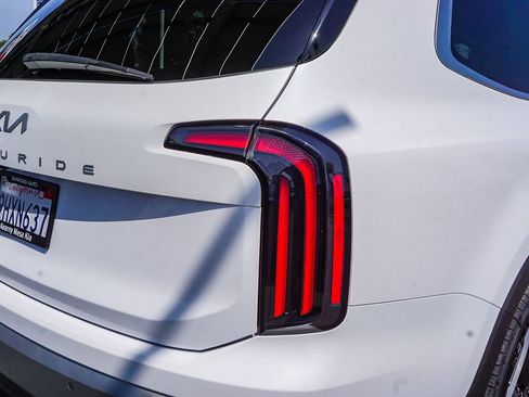 Certified 2024 Kia Telluride EX w/ EX Captain's Chair Package FWD image 8