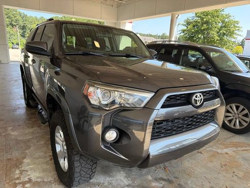 Used 2019 Toyota 4Runner SR5 AWD/4WD image 4
