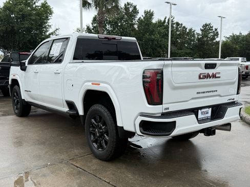 Used 2025 GMC Sierra 2500 AT4 w/ AT4 Premium Plus Package AWD/4WD image 7