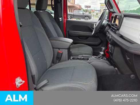 Used 2025 Jeep Wrangler Unlimited Sahara w/ Safety Group AWD/4WD image 17