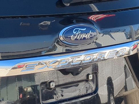 Used 2019 Ford Explorer XLT w/ Equipment Group 202A image 18