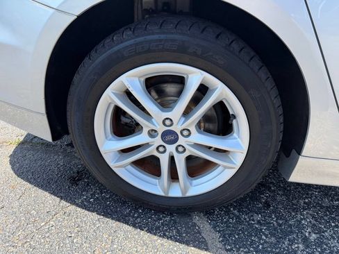 Used 2018 Ford Fusion SE w/ Fusion SE Technology Package FWD image 29