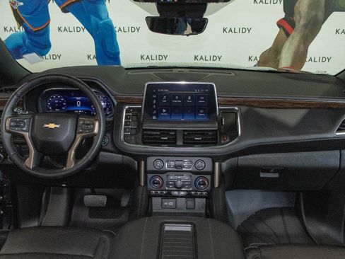 Used 2023 Chevrolet Tahoe High Country AWD/4WD image 3