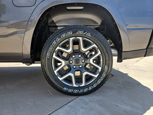 New 2026 RAM 1500 Laramie AWD/4WD image 8