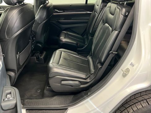 Used 2024 Jeep Grand Cherokee L Limited w/ Luxury Tech Group II image 21